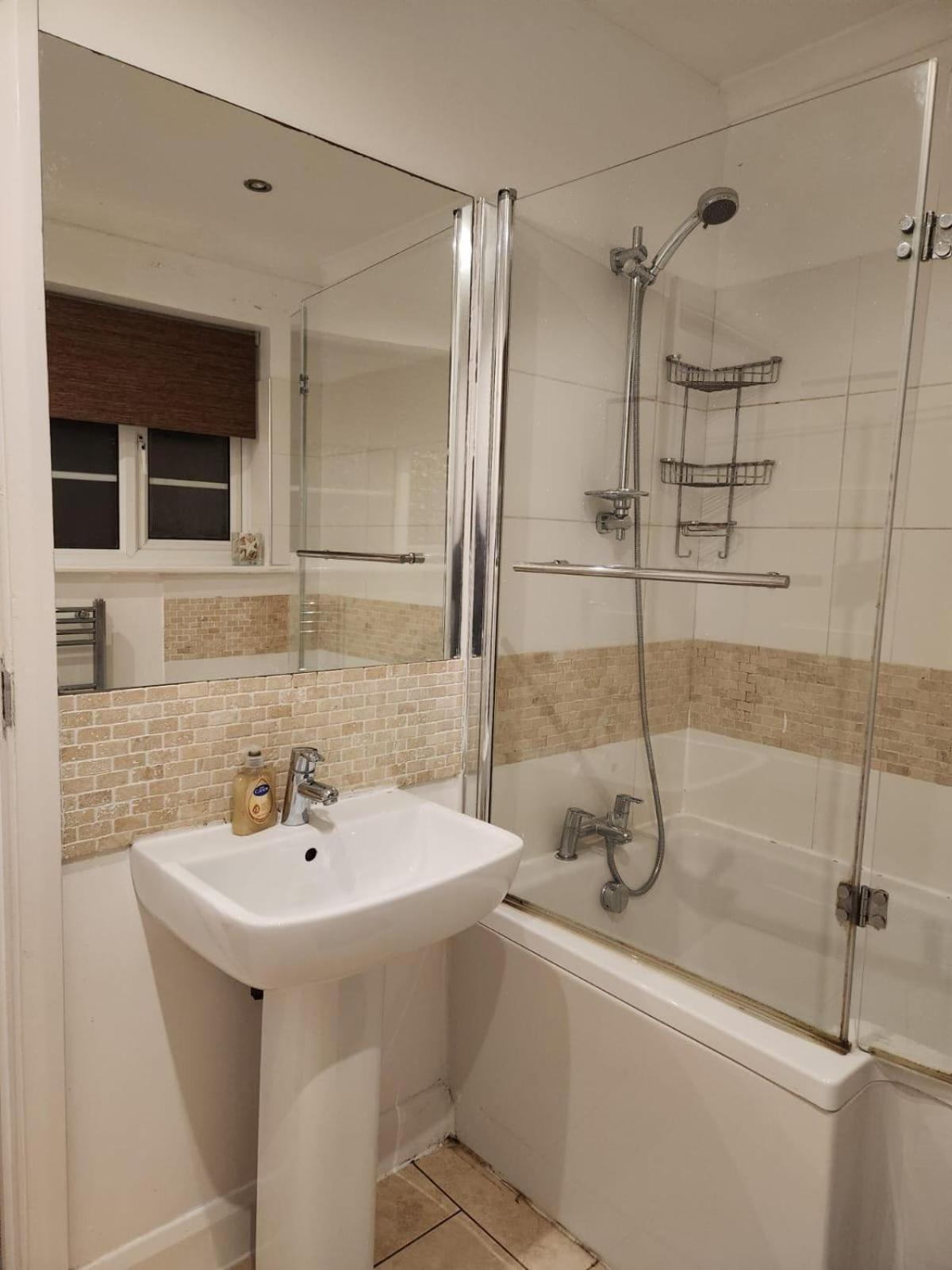 ברמינגהאם D Elmdon Homestay Shared 4 Bedrooms מראה חיצוני תמונה