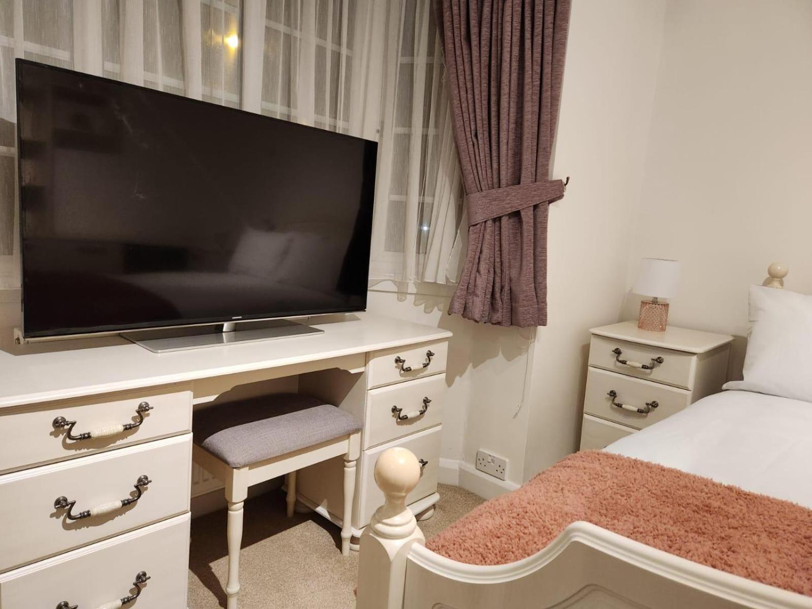 ברמינגהאם D Elmdon Homestay Shared 4 Bedrooms מראה חיצוני תמונה