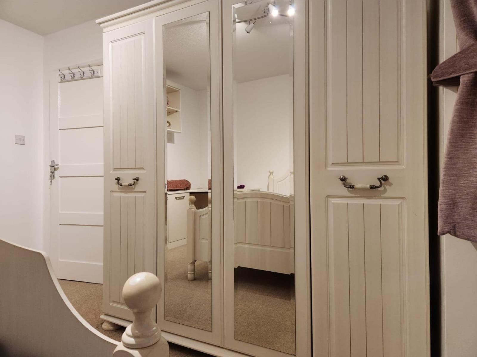 ברמינגהאם D Elmdon Homestay Shared 4 Bedrooms מראה חיצוני תמונה