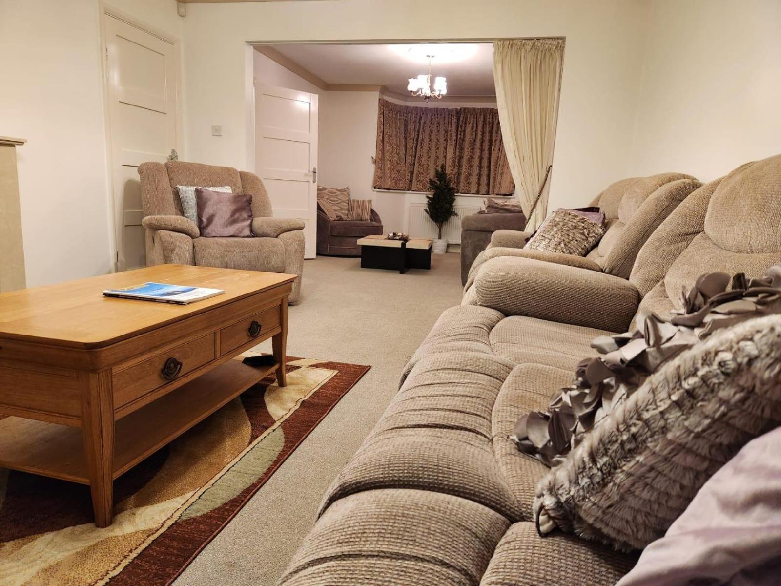 ברמינגהאם D Elmdon Homestay Shared 4 Bedrooms מראה חיצוני תמונה